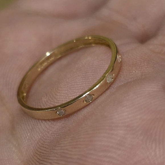 14k Gold Ring w/ 5 Diamonds - Size 9 - Picture 2 of 9